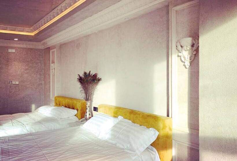 Cameră Familiară, Elegance