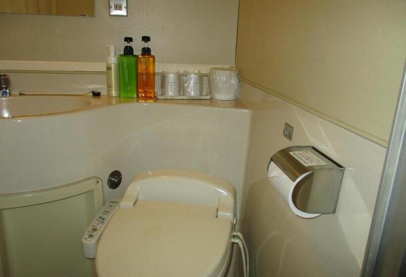 חדר משפחתי, Fukushima Hills