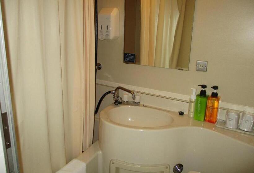 חדר משפחתי, Fukushima Hills