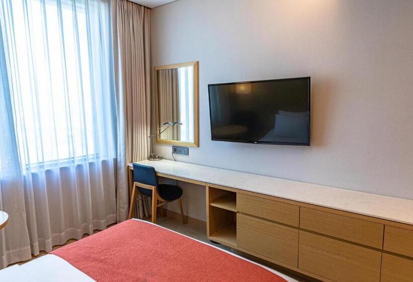 غرفة قياسية, Gwangyang Lacky