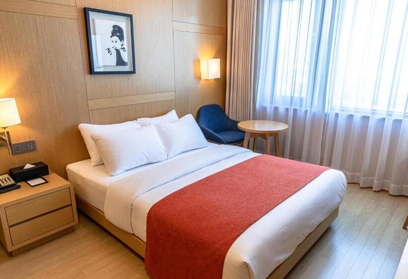 غرفة قياسية, Gwangyang Lacky