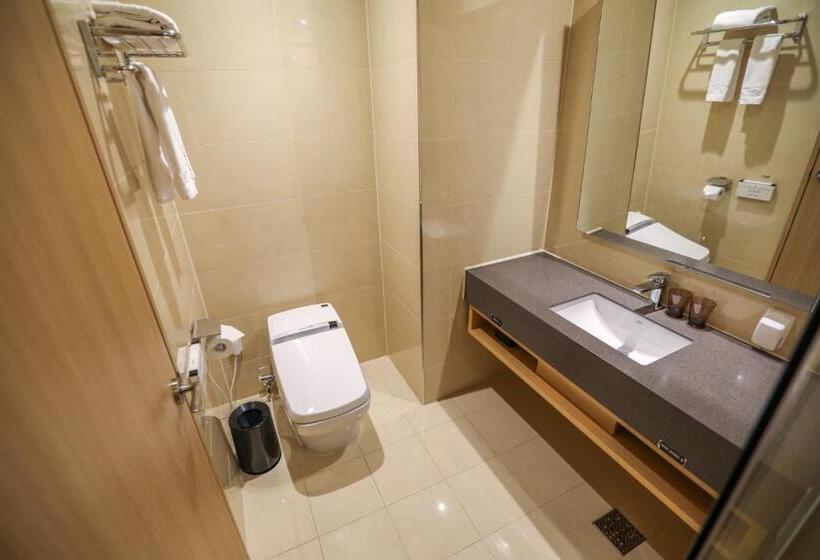 غرفة عائلية, Gwangyang Lacky