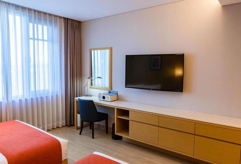 غرفة عائلية, Gwangyang Lacky