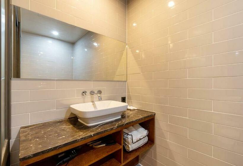 اتاق لوکس, Sorgente Business