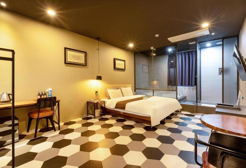 اتاق لوکس, Sorgente Business