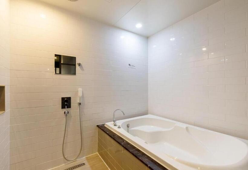 اتاق لوکس, Sorgente Business