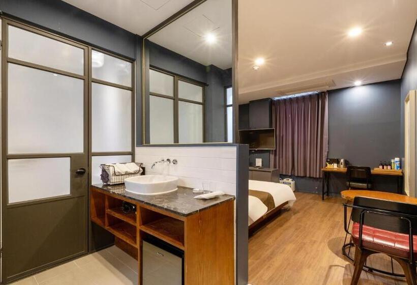 اتاق لوکس, Sorgente Business