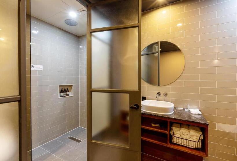 اتاق لوکس, Sorgente Business