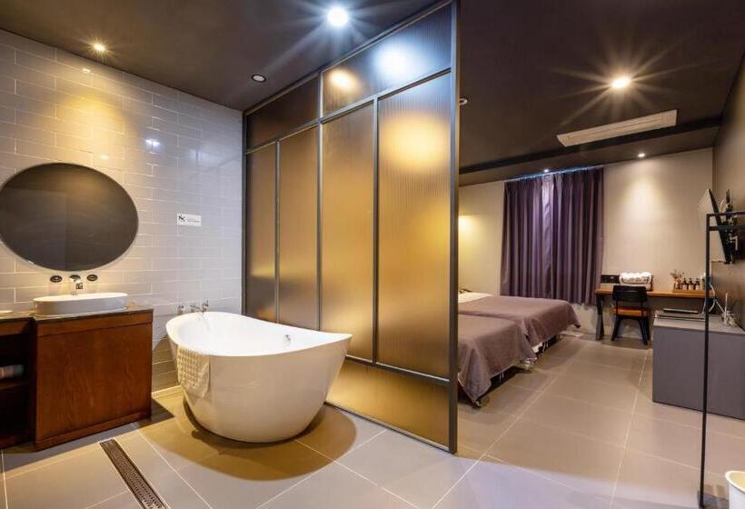 اتاق استاندارد, Sorgente Business