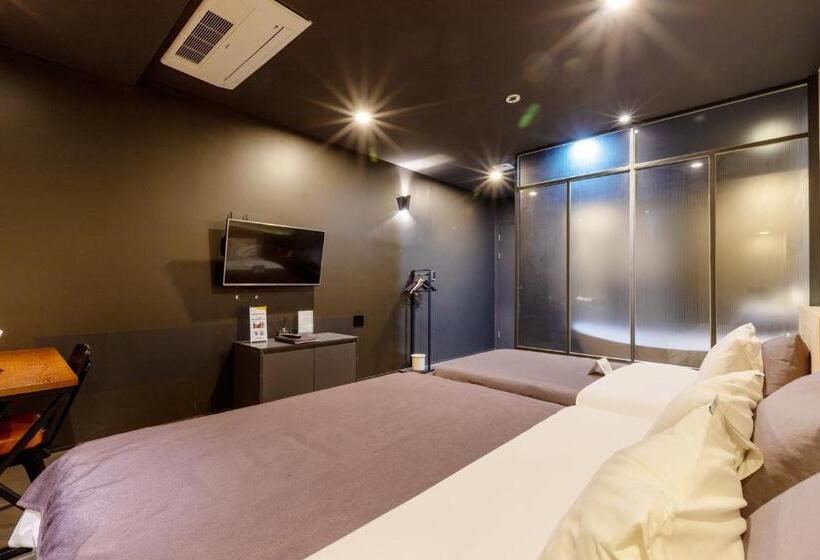 اتاق استاندارد, Sorgente Business