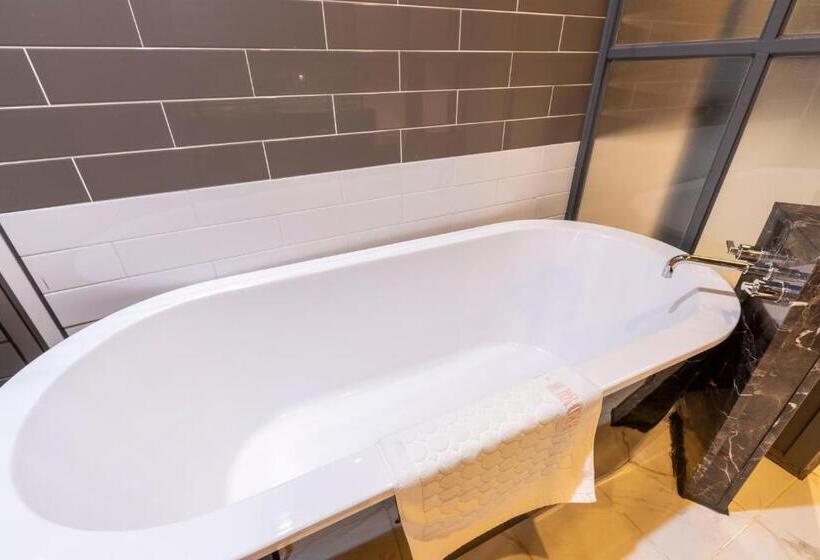 اتاق استاندارد, Sorgente Business