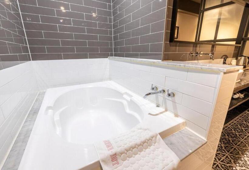 اتاق پرمیوم, Sorgente Business