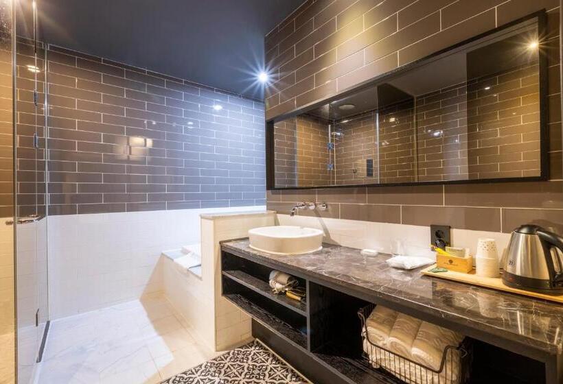 اتاق پرمیوم, Sorgente Business