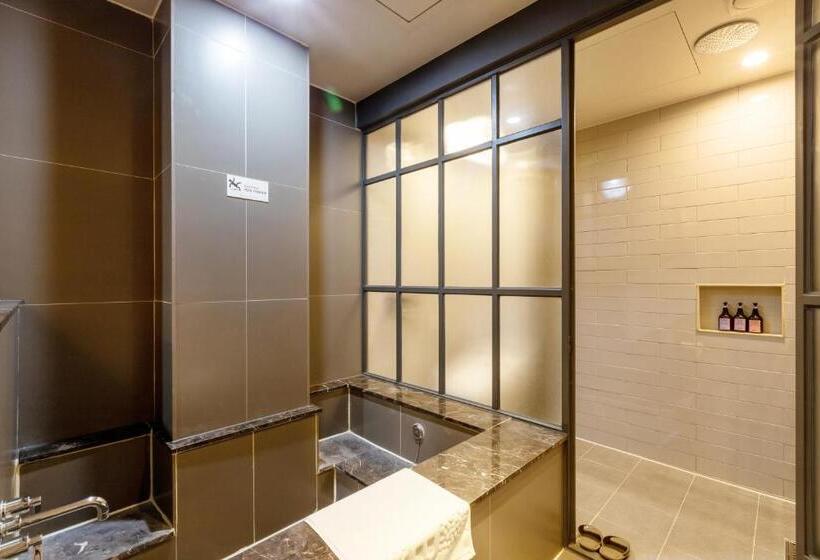 اتاق پرمیوم, Sorgente Business