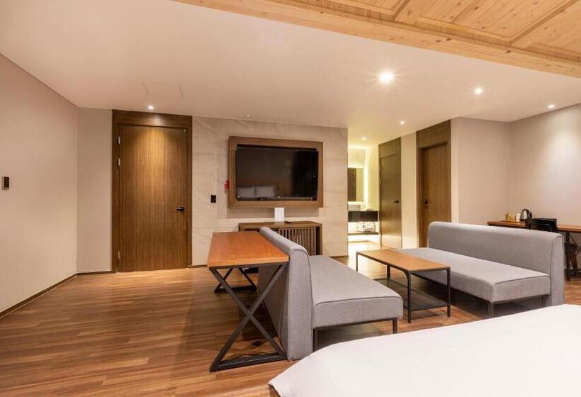 3 Bedroom Suite, Sorgente Business