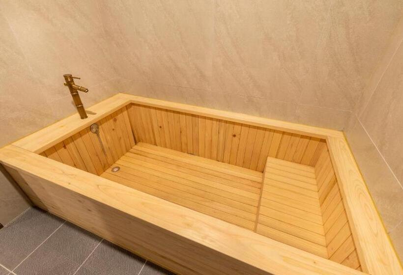 سوییت خانوادگی, Sorgente Business