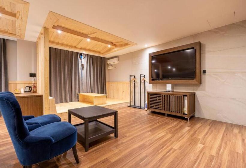 سوییت خانوادگی, Sorgente Business