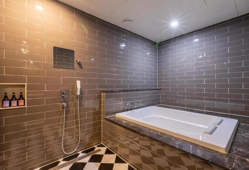 سوییت, Sorgente Business