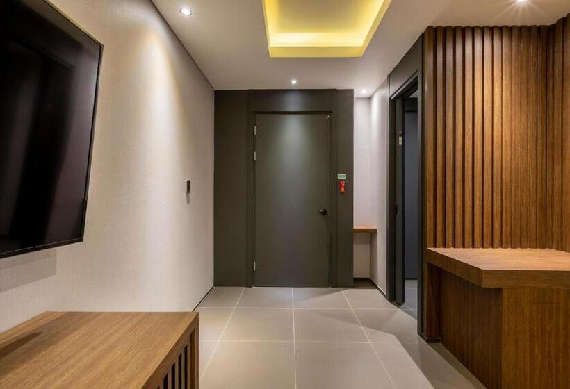 سوییت, Sorgente Business