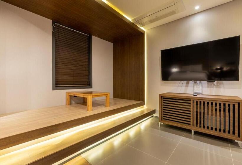 سوییت, Sorgente Business