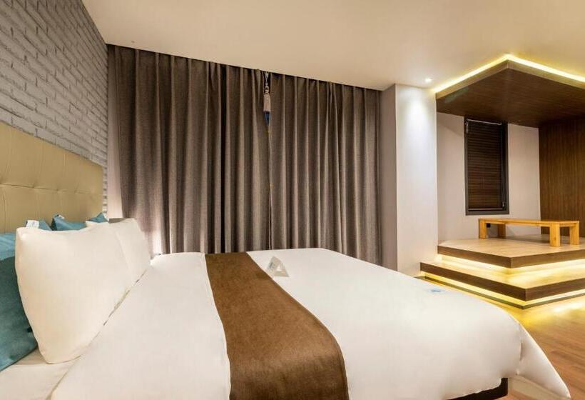 سوییت, Sorgente Business