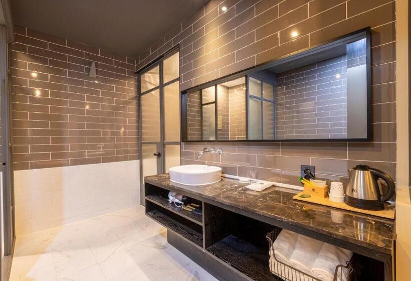 اتاق استاندارد, Sorgente Business