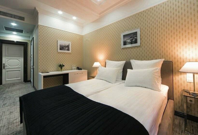 اتاق استاندارد, Wall Street Maestro