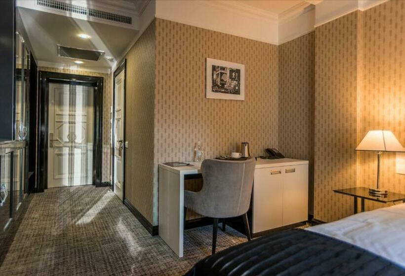 اتاق استاندارد, Wall Street Maestro