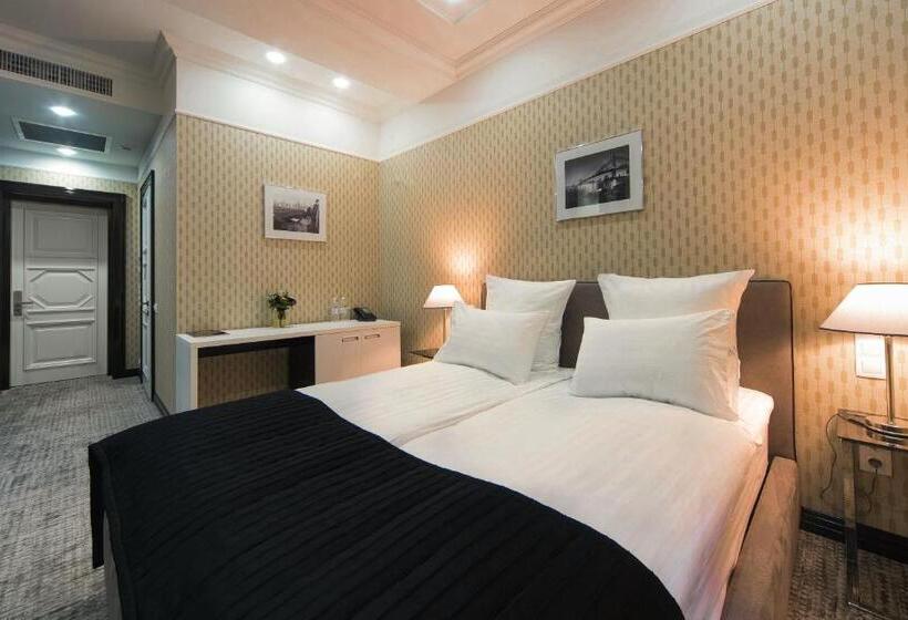 اتاق استاندارد, Wall Street Maestro