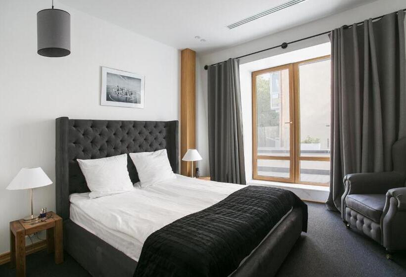 Superior Room with Terrace, Wall Street Maestro