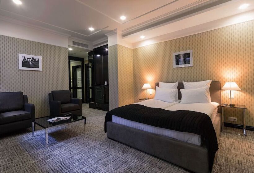 سوییت جونیور, Wall Street Maestro