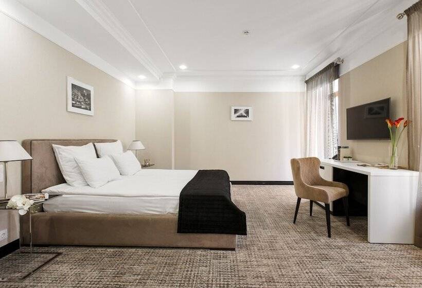 سوییت جونیور, Wall Street Maestro