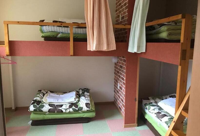 חדר סטנדרטי לארבעה עם חדר אמבטיה משותף, Kumamoto Guesthouse Minami Aso Little Asia