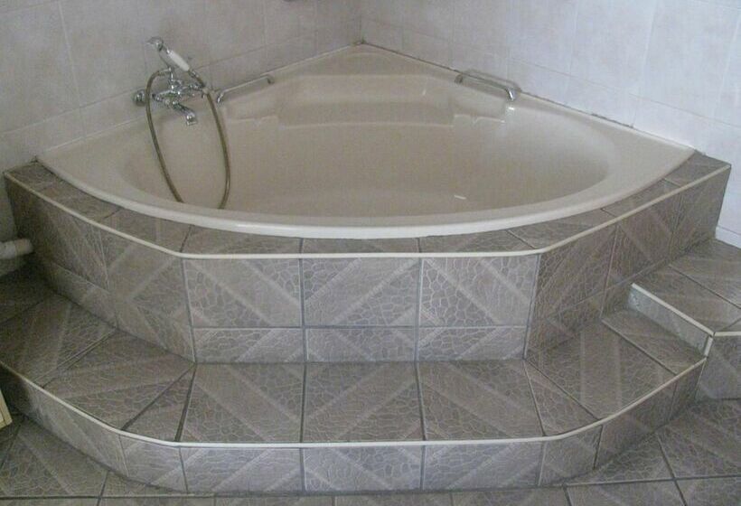 キングサイズベッドのスタンダードルーム, Bruno Comfort Suites