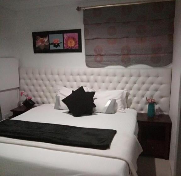 キングサイズベッドのスタンダードルーム, Bruno Comfort Suites