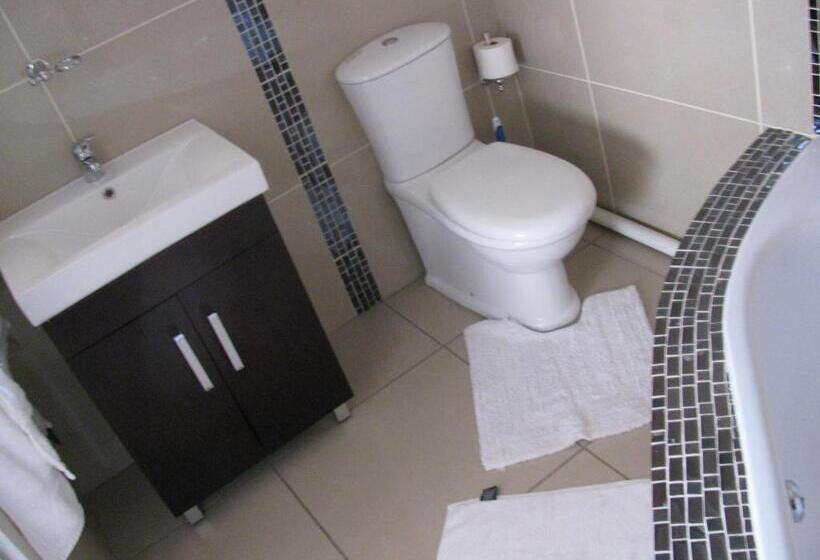 キングサイズベッドのスタンダードルーム, Bruno Comfort Suites