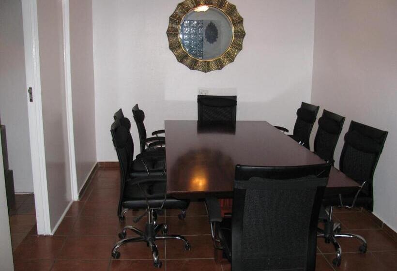 キングサイズベッドのスタンダードルーム, Bruno Comfort Suites