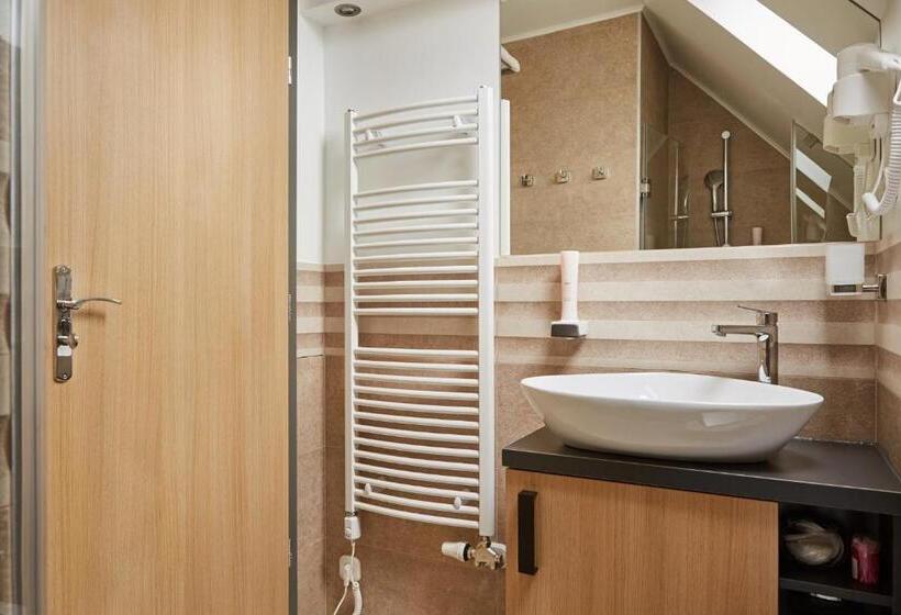 Pokój Rodzinny, Gold House Pension