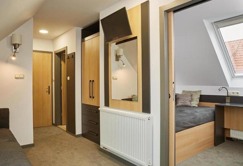 Pokój Rodzinny, Gold House Pension