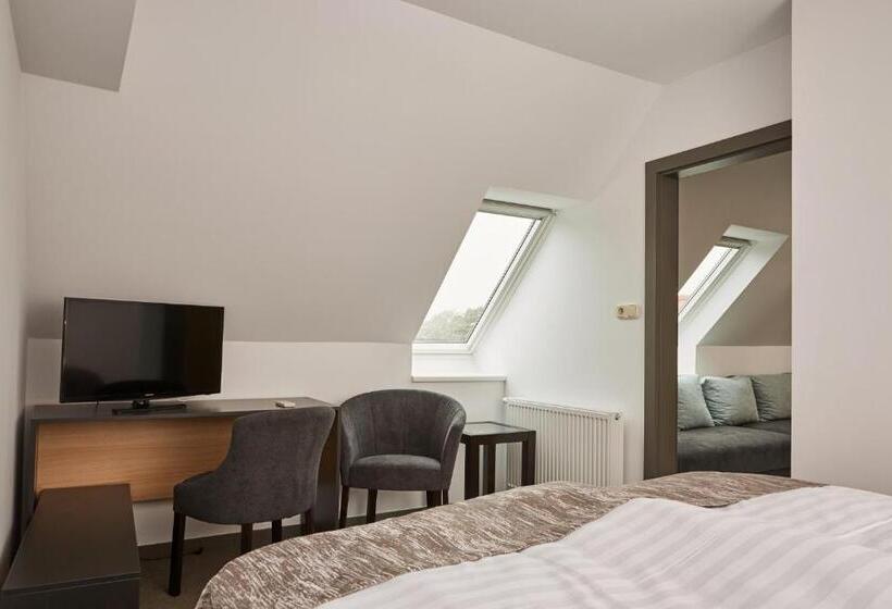 Pokój Rodzinny, Gold House Pension