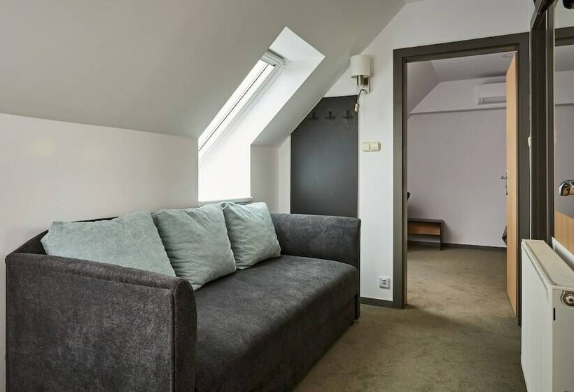 Pokój Rodzinny, Gold House Pension