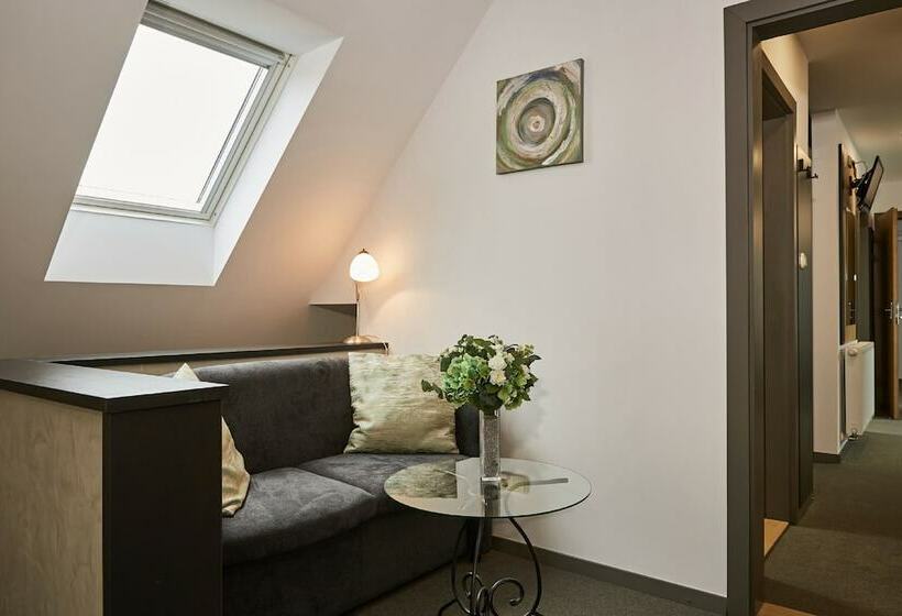 Pokój Rodzinny, Gold House Pension