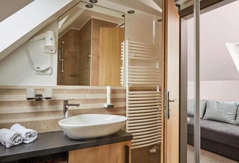 Pokój Rodzinny, Gold House Pension