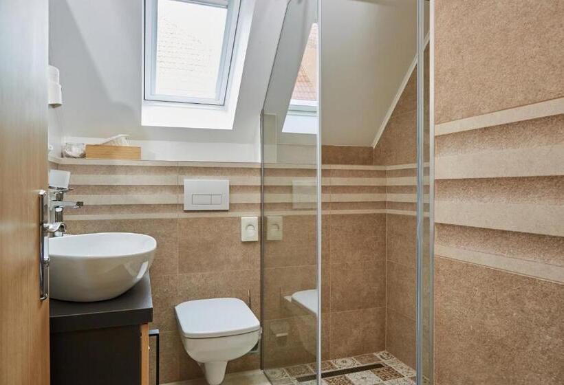 Quarto Estandar, Gold House Pension