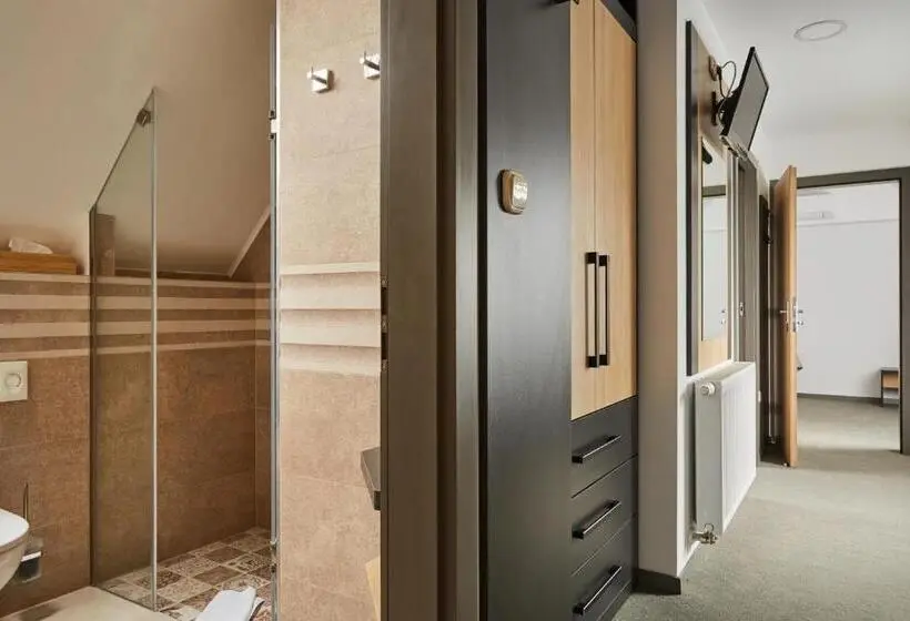 Perhehuone, Gold House Pension
