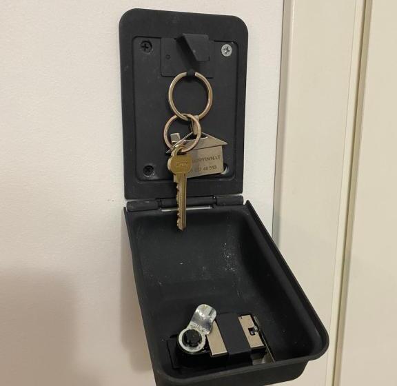 اتاق استاندارد سه تخته با سرویس بهداشتی مشترک, Happy Inn