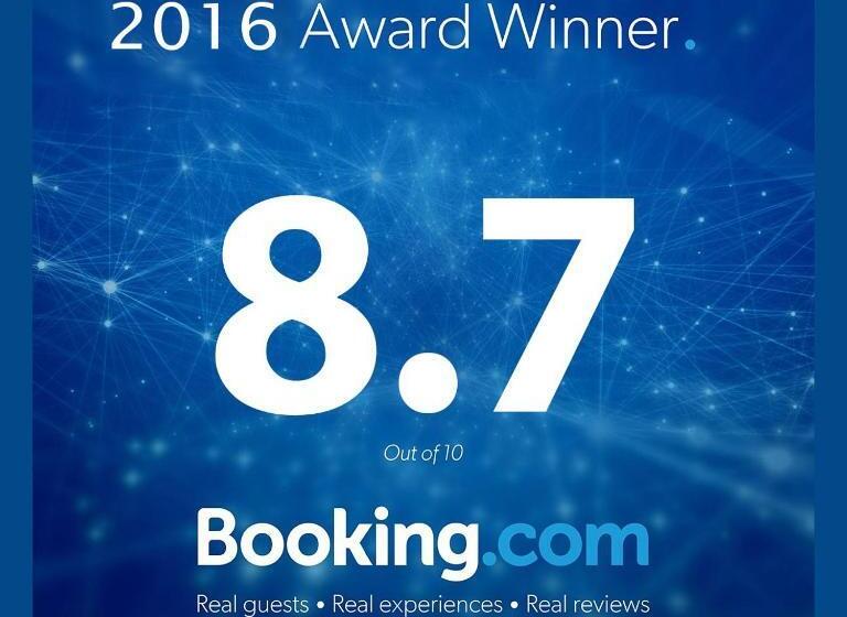 اتاق اکونومی, Happy Inn