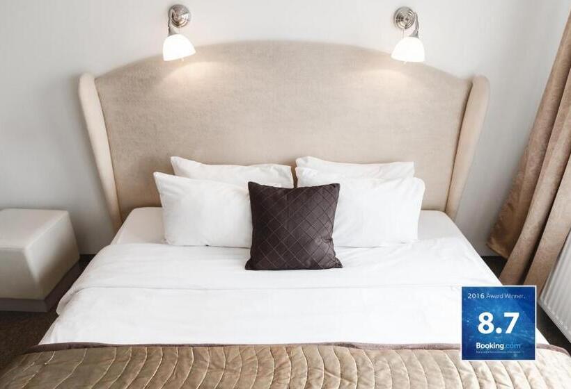 سوییت, Happy Inn