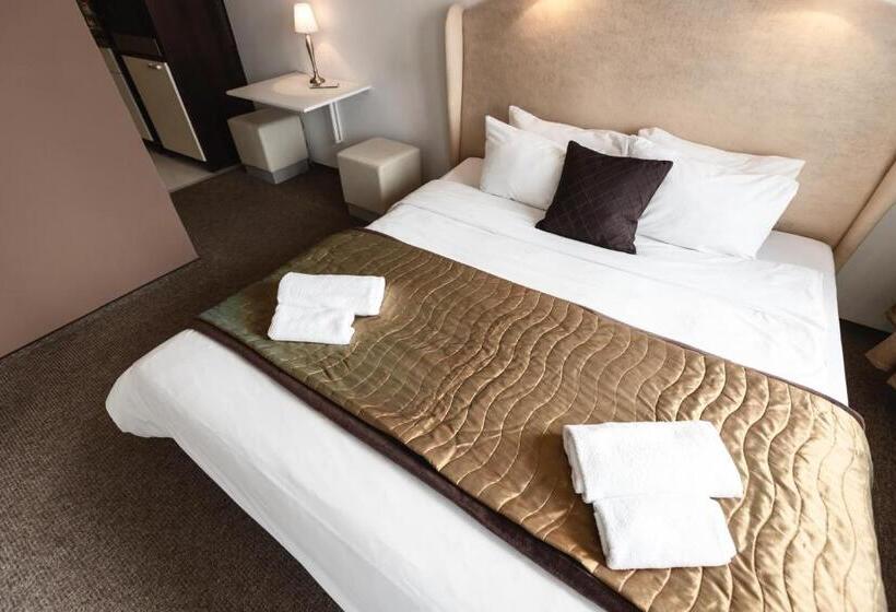 سوییت, Happy Inn