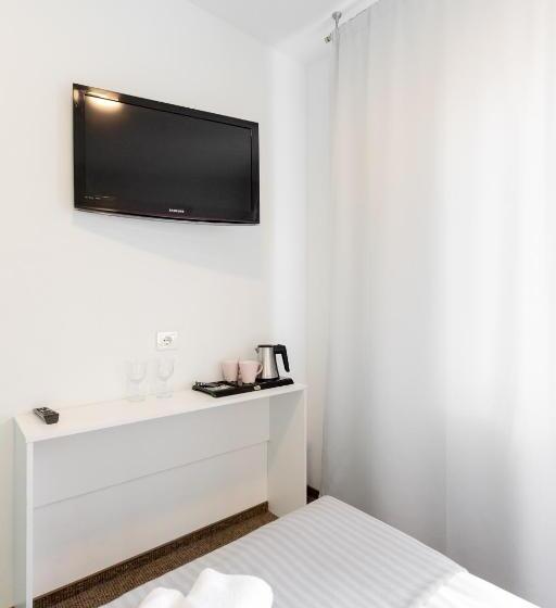 اتاق استاندارد, Happy Inn